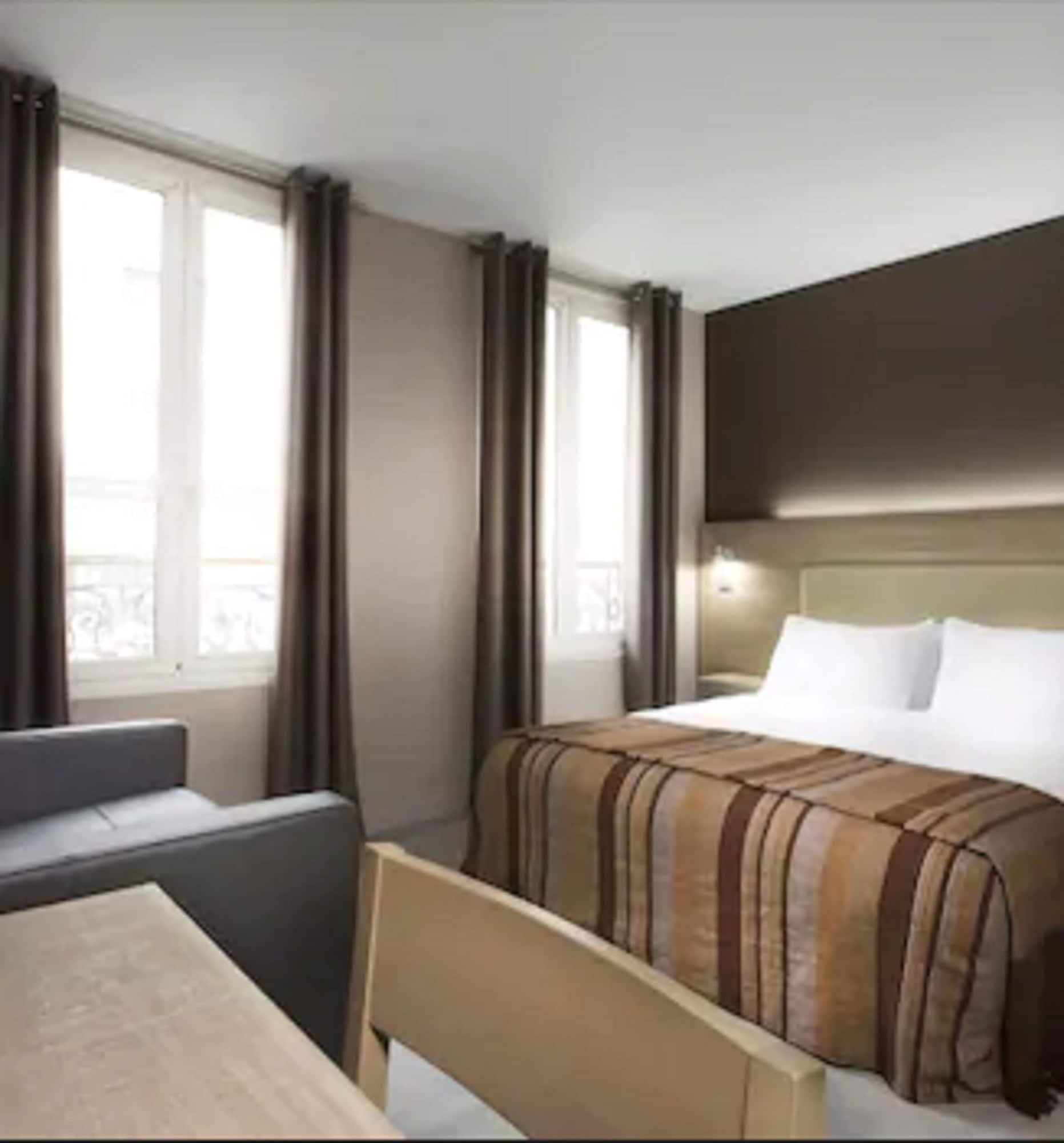 Hotel Des Pavillons Paris Exterior photo