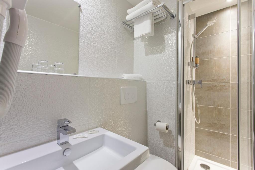 Hotel Des Pavillons Paris Room photo